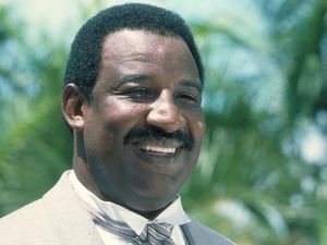 Bintang James Bond Frank McRae Meninggal Dunia