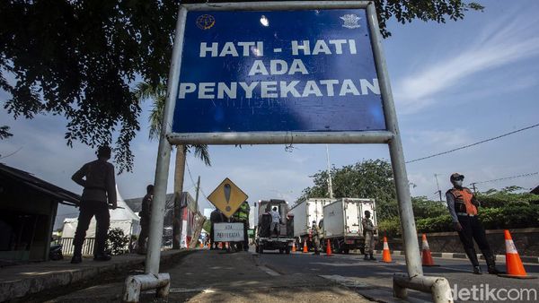 Gagal Mudik, Ribuan Kendaraan Putar Balik di Perbatasan Bekasi