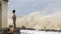 Hidup di Antara Pasang Surut Air Laut
