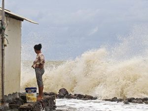 Gerhana Bulan Total, BMKG Ingatkan Potensi Banjir Rob 26-31 Mei