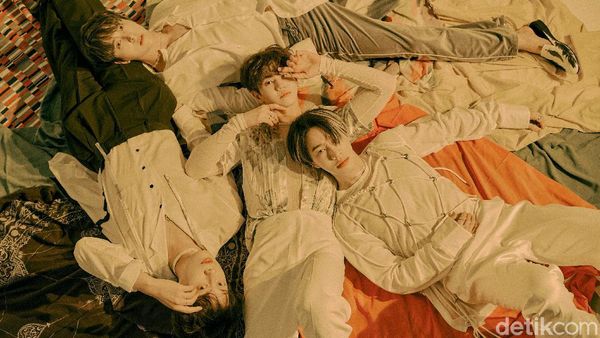 Eksklusif! Foto-foto Terbaru HIGHLIGHT untuk LIGHT Indonesia