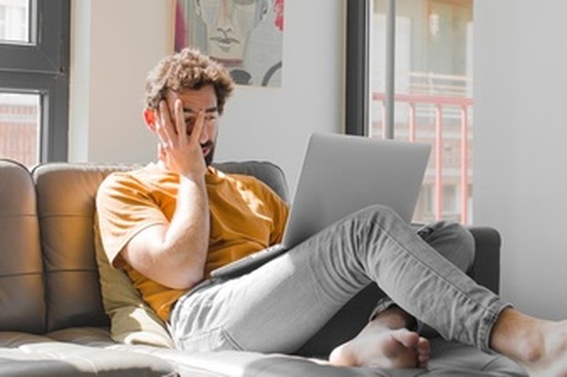 Ilustrasi penggunaan gadget.