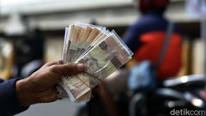 Jelang Lebaran, Jasa Penukaran Uang Marak di Kalimalang