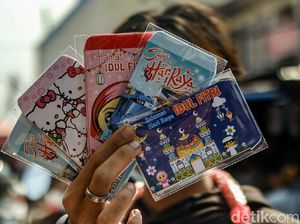 Jelang Lebaran, Pedagang Amplop Musiman Wara-wiri di Pasar Ciputat