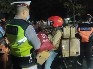 9 Ribu Lebih Kendaraan Diputar Balik di Perbatasan Bekasi-Karawang 9 Ribu Lebih Kendaraan Diputar Balik di Perbatasan Bekasi-Karawang