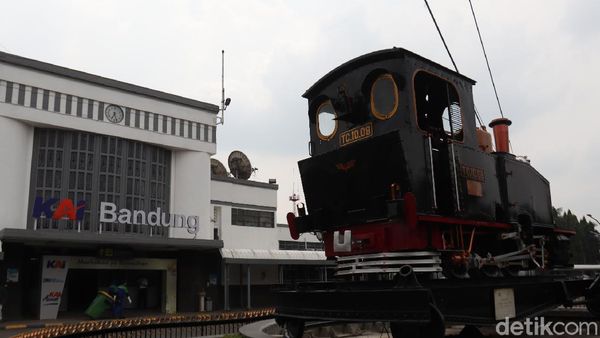 Liburan ke Bandung Naik Kereta, Jangan Lupa Lihat Monumen Purwa Aswa Purba