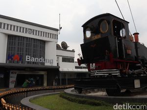 Menengok Monumen Purwa Aswa Purba di Stasiun Bandung Menengok Monumen Purwa Aswa Purba di Stasiun Bandung