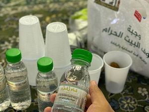 Seperti Ini Menu Takjil Buka Puasa di Masjidil Haram Mekkah