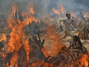 India Diamuk COVID-19, Pecah Rekor 4.000 Lebih Kematian dalam Sehari India Diamuk COVID-19, Pecah Rekor 4.000 Lebih Kematian dalam Sehari