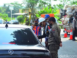 Petugas Halau Wisatawan Tanpa Hasil Tes Antigen di Pangandaran