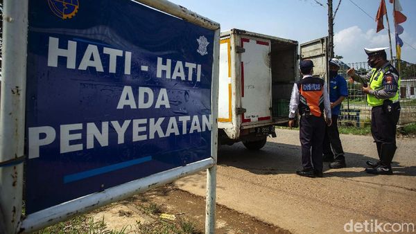 Penyekatan Pemudik, Petugas Perketat Jalur Tikus di Kalimalang
