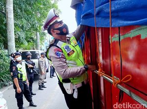 Duh! Polisi Ciduk Pengendara Tak Pakai Masker di Penyekatan Tasik