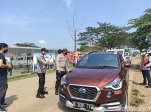 Jalur Tikus di Bekasi Disekat, Puluhan Kendaraan Menuju Karawang Diputar Balik