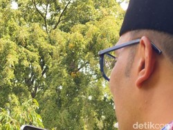 Ridwan Kamil Video Call Ganjar Pranowo Bahas Masjid Seribu Bulan Sabit