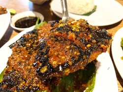 Patin Bakar Pedas dan Genjer Oncom yang Nikmat Buat Buka Puasa