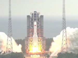 Roket China Bakal Jatuh Tak Terkendali ke Bumi, di Mana?