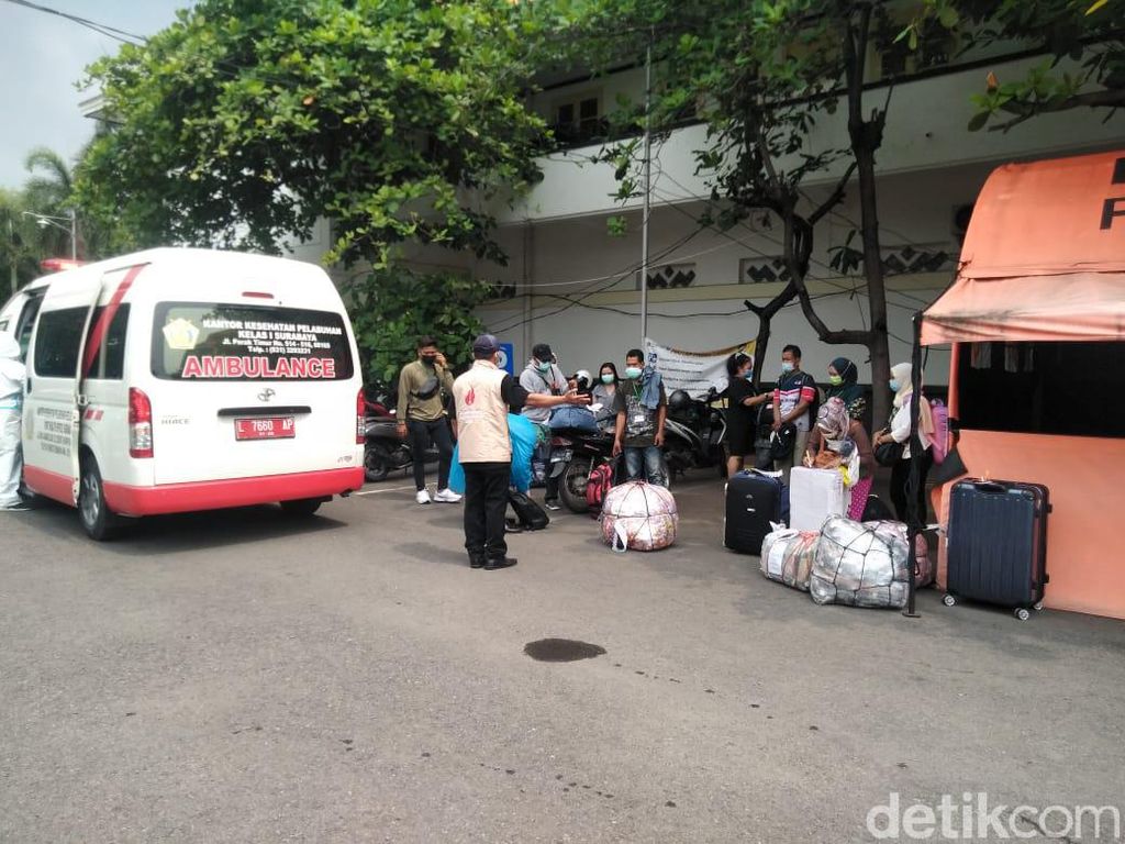 5.896 Pekerja Migran Indonesia Datang ke Jatim, 53 Positif COVID-19 5.896 Pekerja Migran Indonesia Datang ke Jatim, 53 Positif COVID-19