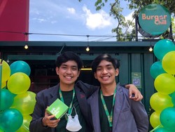 Si Kembar Jual Burger Tanpa Modal di TikTok, Dapat Omzet Puluhan Juta