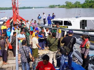 TNI-Polri Periksa Kapal Nelayan di Asahan Antisipasi TKI Ilegal Mudik