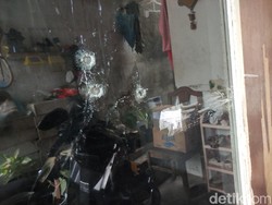 3 Lubang Tembakan di Rumah Warga Sidoarjo Kini Ditutup Lakban Bening