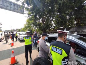 Titik Penyekatan Mudik Bekasi-Karawang, 2.359 Kendaraan Diputar Balik Titik Penyekatan Mudik Bekasi-Karawang, 2.359 Kendaraan Diputar Balik
