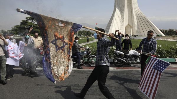 Warga Pakistan-Iran Bakar Bendera Israel di Hari Al Quds Sedunia