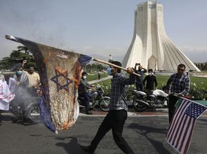 Warga Pakistan-Iran Bakar Bendera Israel di Hari Al Quds Sedunia Warga Pakistan-Iran Bakar Bendera Israel di Hari Al Quds Sedunia