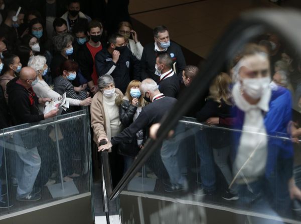 Warga Serbia yang Ikut Vaksinasi Dapat Hadiah Lho