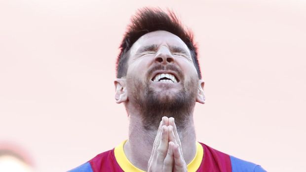 Barcelona vs Atletico Madrid Barcelona's Lionel Messi reacts after a missed scoring opportunity during the Spanish La Liga soccer match between FC Barcelona and Atletico Madrid at the Camp Nou stadium in Barcelona, Spain, Saturday, May 8, 2021. (AP Photo/Joan Monfort)