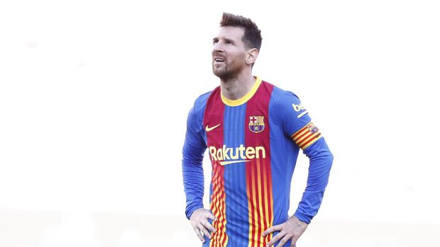 Barcelona's Lionel Messi reacts end of the Spanish La Liga soccer match between FC Barcelona and Atletico Madrid at the Camp Nou stadium in Barcelona, Spain, Saturday, May 8, 2021. (AP Photo/Joan Monfort)