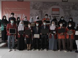 Satu Laptop, Satu Siswa, Bantu Calon Desainer Grafis Andal RI Satu Laptop, Satu Siswa, Bantu Calon Desainer Grafis Andal RI