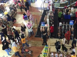 Suasana Blok M yang Ramai Pengunjung Jelang Lebaran