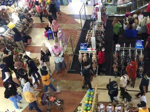 Suasana Blok M yang Ramai Pengunjung Jelang Lebaran Suasana Blok M yang Ramai Pengunjung Jelang Lebaran