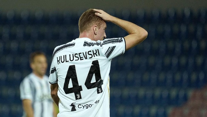 CROTONE, ITALY - OCTOBER 17: Dejan Kulusevski of Juventus reacts during the Serie A match between FC Crotone and Juventus at Stadio Comunale Ezio Scida on October 17, 2020 in Crotone, Italy. (Photo by Getty Images/Getty Images)