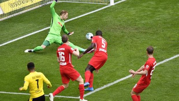 Dortmund's English midfielder Jadon Sancho (L) scores during the German first division Bundesliga football match BVB Borussia Dortmund v RB Leipzig in Dortmund, western Germany on May 8, 2021. (Photo by Martin Meissner / POOL / AFP) / DFL REGULATIONS PROHIBIT ANY USE OF PHOTOGRAPHS AS IMAGE SEQUENCES AND/OR QUASI-VIDEO