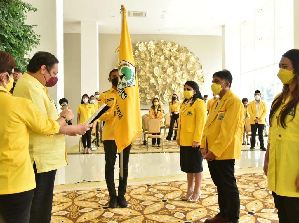 Lantik LKI Partai Golkar, Airlangga Targetkan Suara Golkar dari Desa-desa Lantik LKI Partai Golkar, Airlangga Targetkan Suara Golkar dari Desa-desa