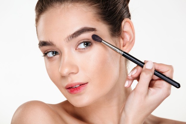 5 Cara Mengaplikasikan Eyeshadow dengan Benar