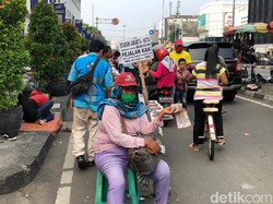 Inang-inang Ramai Jajakan Tukar Uang di Kota Tua, Ada Pecahan Rp 75.000