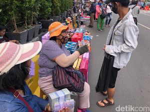 Ada Larangan Mudik, Omzet Jasa Penukaran Uang Inang-inang Anjlok