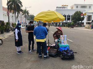 Bukan Rampok, Ini yang Ditakuti Inang-Inang saat Jualan Duit