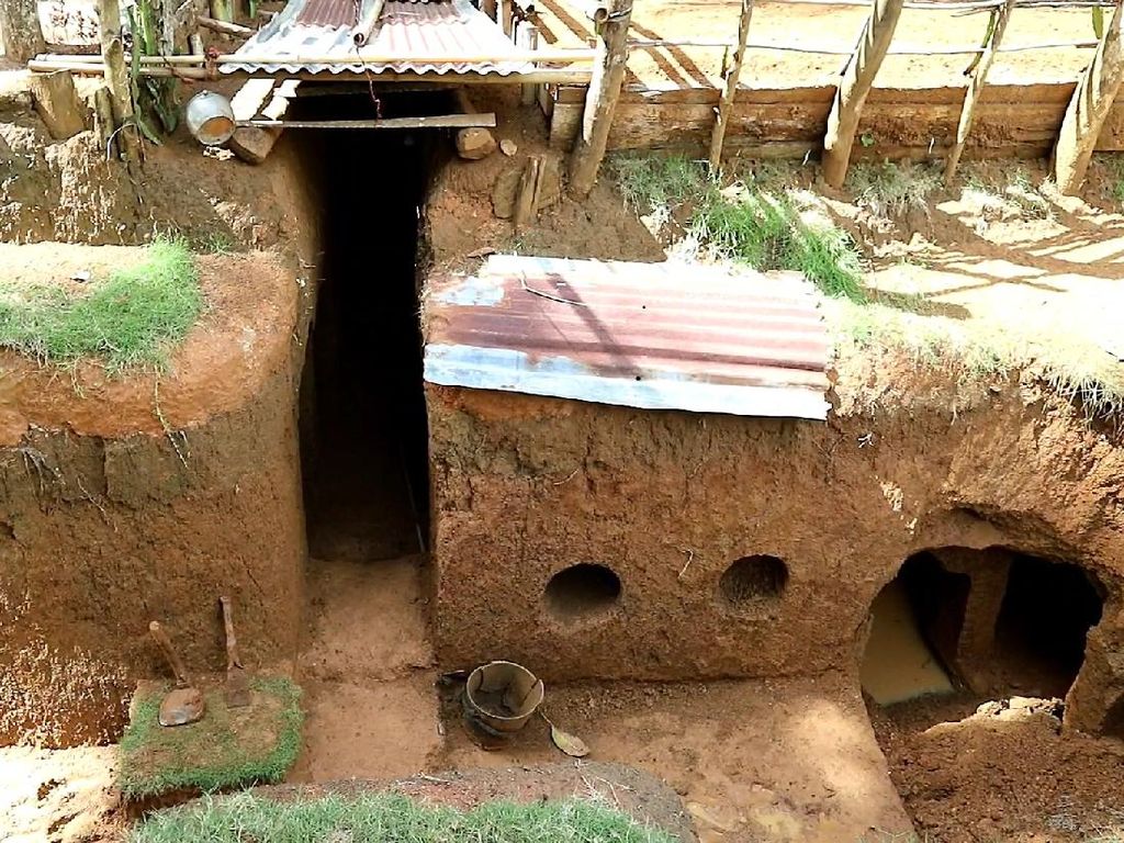Melihat Lebih Dekat Rumah Bawah Tanah Kakek Zainuddin Melihat Lebih Dekat Rumah Bawah Tanah Kakek Zainuddin