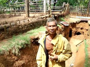 Perkenalkan! Ini Kakek Pembuat Rumah Bawah Tanah Bermodal Cangkul di Sulsel