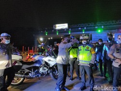 Naik Motor, Kapolda Metro Cek Penyekatan GT Cikarang Barat