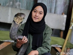Bikin Ngeri! Icha Pelihara Ular Ini Selain King Cobra
