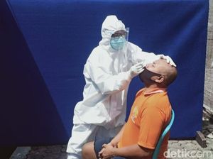 Dusun Klaster Tarawih di Banyuwangi dengan 6 Orang Meninggal Di-lockdown Dusun Klaster Tarawih di Banyuwangi dengan 6 Orang Meninggal Di-lockdown