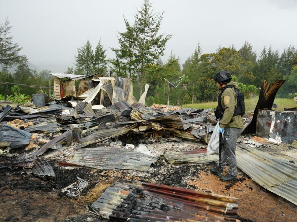 Penampakan Rumah Pegawai Dinsos yang Dibakar Teroris KKB di Ilaga Penampakan Rumah Pegawai Dinsos yang Dibakar Teroris KKB di Ilaga