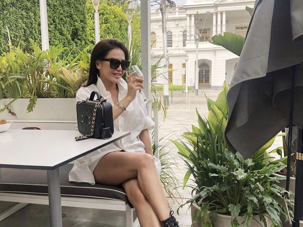 Kulineran Mewah Vicky Zainal Saat Ngopi Cantik di Paris Kulineran Mewah Vicky Zainal Saat Ngopi Cantik di Paris