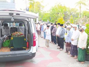 Kata Keluarga soal Wafatnya Mantan Bupati Lamongan Fadeli Kata Keluarga soal Wafatnya Mantan Bupati Lamongan Fadeli
