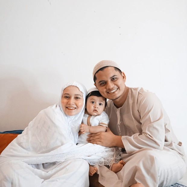 Nissa Chair dan keluarga/instagram.com/ilhameal Nissa Chair dan keluarga momen ramadan pertama bersama buah hati/instagram.com/ilhameal