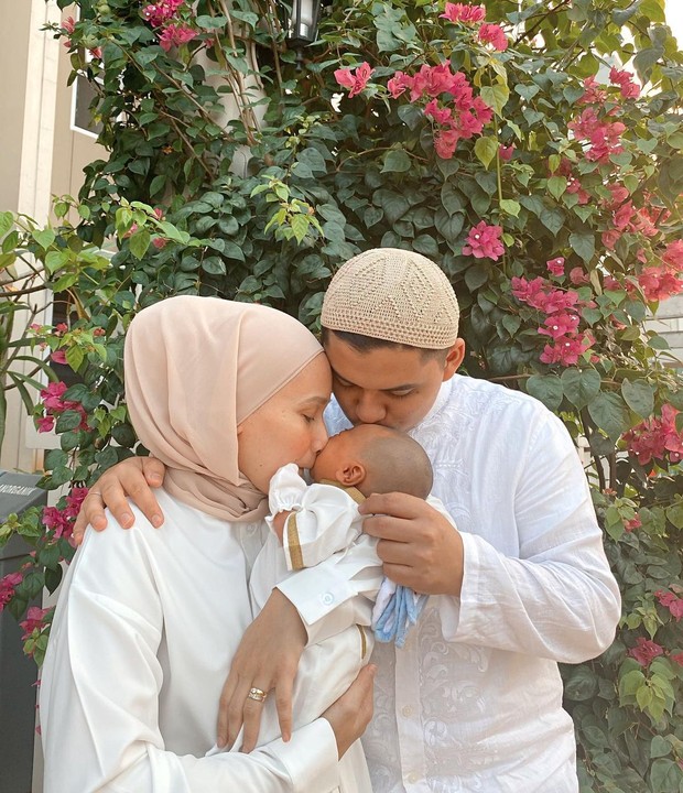Nissa Chair dan keluarga/instagram.com/ilhameal Nissa Chair dan keluarga momen aqiqah Borya/instagram.com/ilhameal